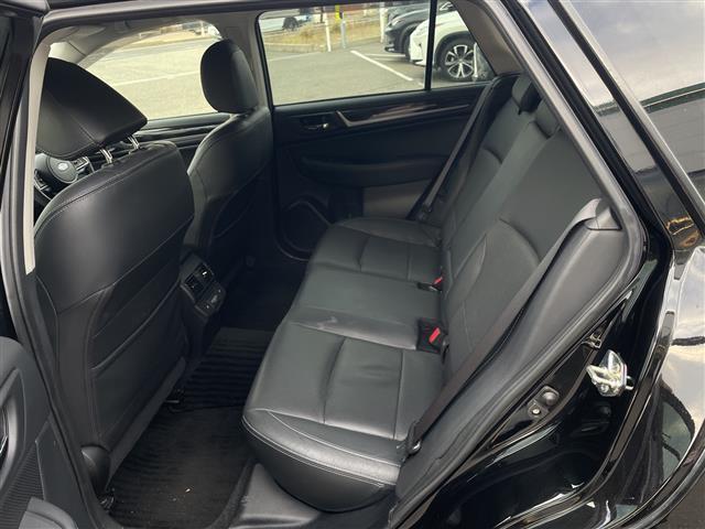 レガシィアウトバック リミテッド　純正ナビ　アイサイトＶｅｒ．３　衝突軽減ブレーキ　レーンキープアシスト　レーダークルーズコントロール　先行車発進告知　ブラインドスポットモニター　パワーバックドア　バックカメラ　ルーフレール（20枚目）