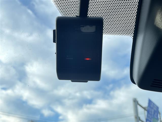 シエンタ G 純正ナビ:NSZT-W68T(BT/DTV/FM/AM/フルセグ) 両側電動ドア トヨタセーフティーセンス 全周囲カメラ ドライブレコーダー ビルトインETC アイドリングストップ 衝突軽減(3枚目)