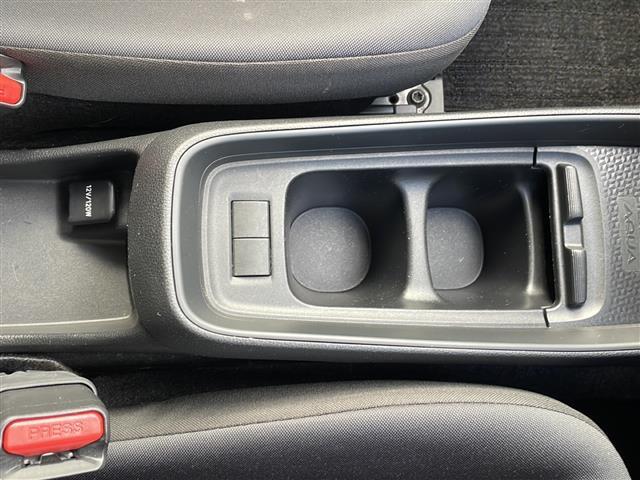 アクア Ｘ　純正ディスプレイオーディオ　トヨタセーフティセンス　レーダークルーズコントロール　レーンキープアシスト　プリクラッシュセーフティ　オートマチックハイビーム　バックカメラ　ビルトインＥＴＣ　ＬＥＤライト（11枚目）