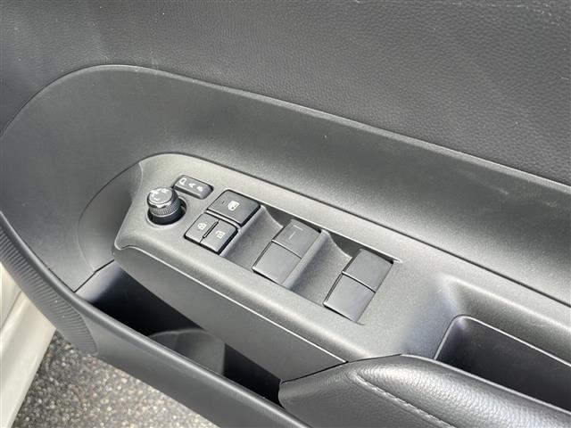 アクア Ｘ　純正ディスプレイオーディオ　トヨタセーフティセンス　レーダークルーズコントロール　レーンキープアシスト　プリクラッシュセーフティ　オートマチックハイビーム　バックカメラ　ビルトインＥＴＣ　ＬＥＤライト（23枚目）