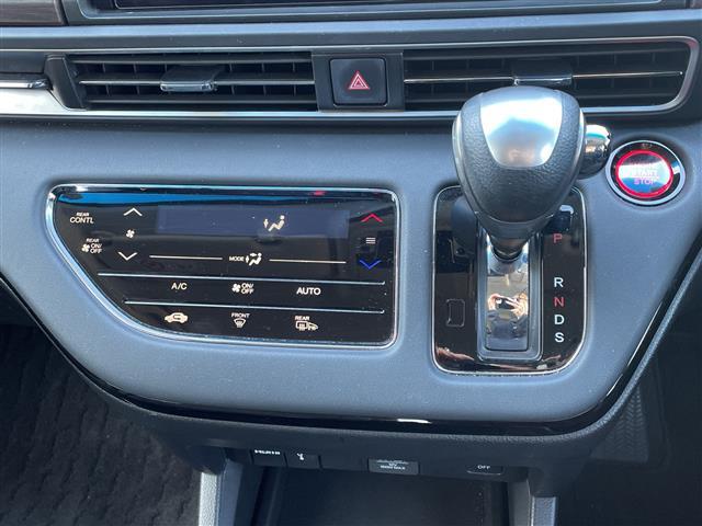 オデッセイ アブソルート　純正１０インチメモリナビ：ＶＸＵ－２１７ＤＹｉ　マルチビューカメラ　レーダークルーズコントロール　ジェスチャーコントロール・パワースライドドア　前後コーナーセンサー　ＥＴＣ２．０　パドルシフト（12枚目）