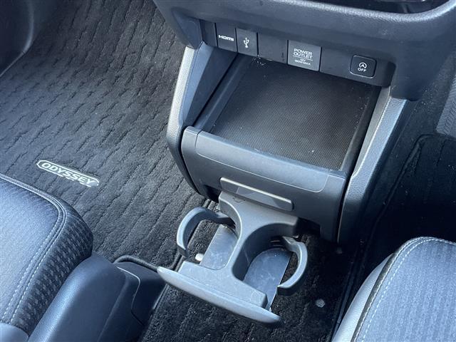 オデッセイ アブソルート　純正１０インチメモリナビ：ＶＸＵ－２１７ＤＹｉ　マルチビューカメラ　レーダークルーズコントロール　ジェスチャーコントロール・パワースライドドア　前後コーナーセンサー　ＥＴＣ２．０　パドルシフト（13枚目）