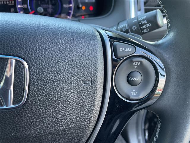 オデッセイ アブソルート・２０ｔｈアニバーサリー　純正メモリナビ：ＶＸＭ－１５５ＶＦＥｉ　バックカメラ　クルーズコントロール　両側パワースライドドア　パドルシフト　ステアリングスイッチ　ＥＴＣ　ハーフレザーシート　運転席パワーシート（5枚目）