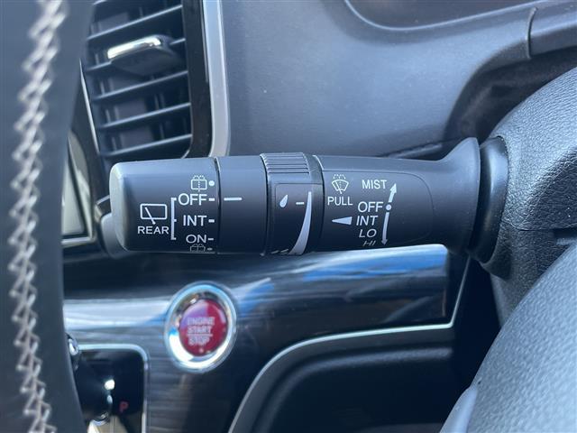 オデッセイ アブソルート・２０ｔｈアニバーサリー　純正メモリナビ：ＶＸＭ－１５５ＶＦＥｉ　バックカメラ　クルーズコントロール　両側パワースライドドア　パドルシフト　ステアリングスイッチ　ＥＴＣ　ハーフレザーシート　運転席パワーシート（6枚目）