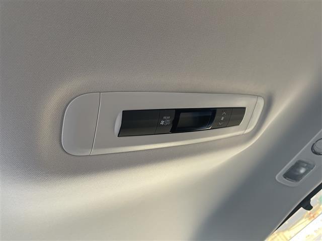 オデッセイ アブソルート・２０ｔｈアニバーサリー　純正メモリナビ：ＶＸＭ－１５５ＶＦＥｉ　バックカメラ　クルーズコントロール　両側パワースライドドア　パドルシフト　ステアリングスイッチ　ＥＴＣ　ハーフレザーシート　運転席パワーシート（17枚目）