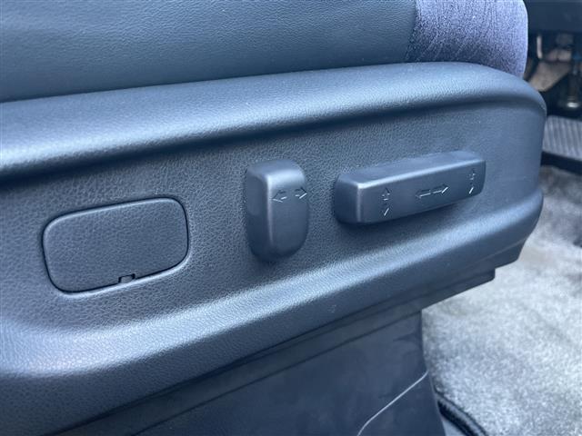 オデッセイ アブソルート・２０ｔｈアニバーサリー　純正メモリナビ：ＶＸＭ－１５５ＶＦＥｉ　バックカメラ　クルーズコントロール　両側パワースライドドア　パドルシフト　ステアリングスイッチ　ＥＴＣ　ハーフレザーシート　運転席パワーシート（20枚目）