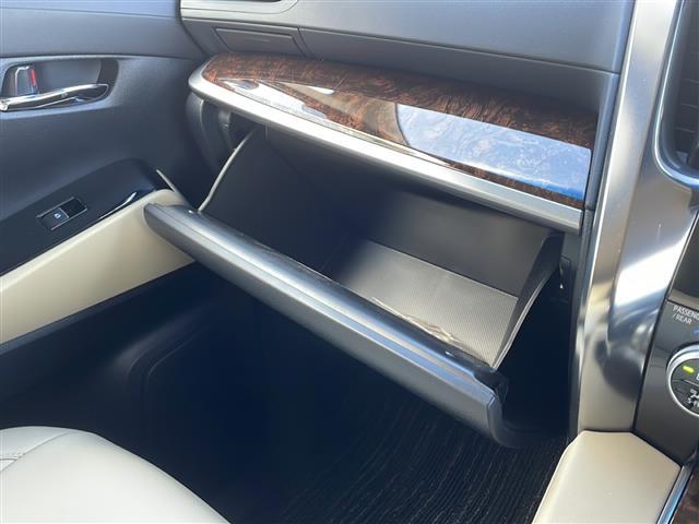 ヴェルファイアハイブリッド X 純正ナビ フルセグ Bluetooth フリップダウンモニター レザーシート 両側パワースライドドア レーダークルーズコントロール ETC バックカメラ 純正フロアマット 純正AW16インチ(20枚目)