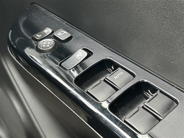 アルトワークス ベースグレード　社外ナビ　ＣＤ　ターボ車　横滑り防止装置　純正１５インチアルミホイール　オートエアコン　レカロシート　プッシュスタート　スマートキー　オートライト　ダブルエアバック（22枚目）