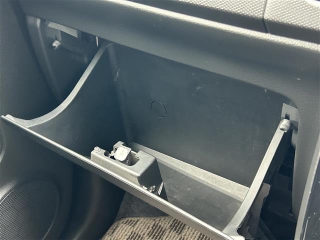 アルトワークス ベースグレード　社外ナビ　ＣＤ　ターボ車　横滑り防止装置　純正１５インチアルミホイール　オートエアコン　レカロシート　プッシュスタート　スマートキー　オートライト　ダブルエアバック（32枚目）