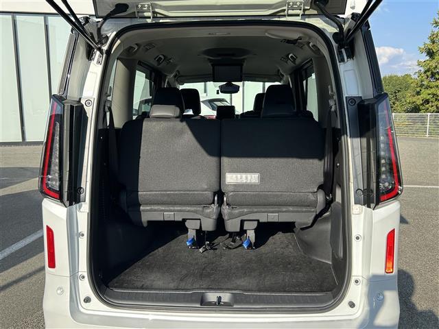セレナ ハイウェイスターV プロパイロット 純正9インチナビ フルセグTV Bluetooth アラウンドビューモニター 両側パワースライドドア 前後コーナーセンサー BSM 後席11インチモニター 追従型クルーズコントロール(17枚目)