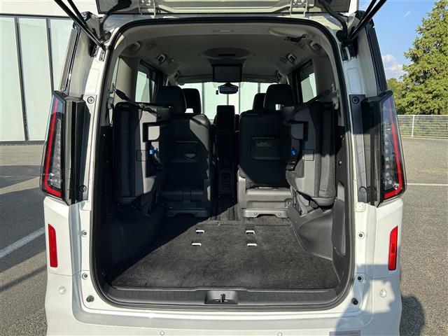 セレナ ハイウェイスターV プロパイロット 純正9インチナビ フルセグTV Bluetooth アラウンドビューモニター 両側パワースライドドア 前後コーナーセンサー BSM 後席11インチモニター 追従型クルーズコントロール(18枚目)
