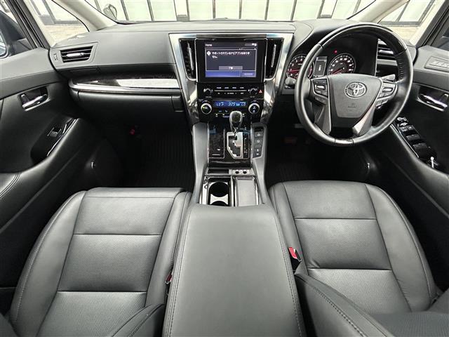 アルファード ２．５Ｓ　Ｃパッケージ　トヨタセーフティセンス　純正ディスプレイオーディオ　フルセグＴＶ／ＣＤ／ＤＶＤ／ＢＴ／ＵＳＢ　バックカメラ　サンルーフ　両側電動パワースライドドア　ＭＴ機能付きＡＴ車　追従型クルーズコントロール（2枚目）