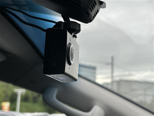 アルファード ２．５Ｓ　Ｃパッケージ　トヨタセーフティセンス　純正ディスプレイオーディオ　フルセグＴＶ／ＣＤ／ＤＶＤ／ＢＴ／ＵＳＢ　バックカメラ　サンルーフ　両側電動パワースライドドア　ＭＴ機能付きＡＴ車　追従型クルーズコントロール（11枚目）