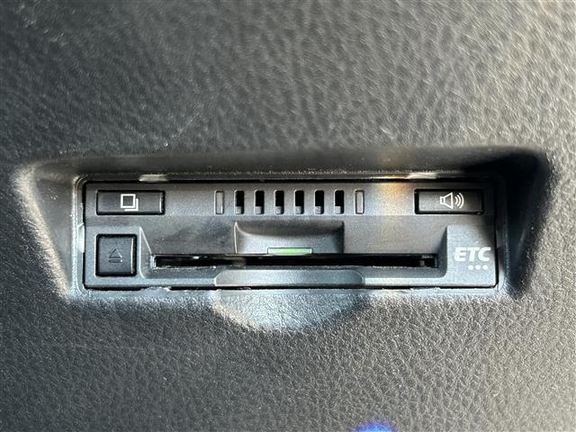 C-HR G 純正9型ナビ 追従クルーズコントロール シートヒーター レザーシート クリアランスソナー ドライブレコーダー ビルトインETC LEDライト オートマチックハイビーム バックカメラ 純正アルミ(10枚目)