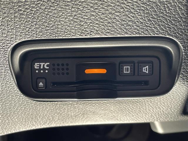 ヴェゼル ハイブリッドＺ・ホンダセンシング　ワンオーナー　純正８インチナビ　フルセグＴＶ　バックモニター　衝突軽減　シートヒーター　レーダークルーズコントロール　アイドリングストップ　ハーフレザー　スマートキー　ＥＴＣ　ＬＥＤライト（10枚目）
