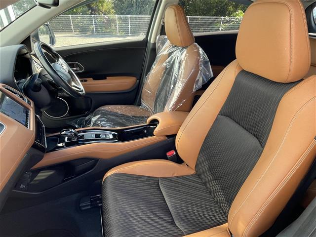 ヴェゼル ハイブリッドＺ・ホンダセンシング　ワンオーナー　純正８インチナビ　フルセグＴＶ　バックモニター　衝突軽減　シートヒーター　レーダークルーズコントロール　アイドリングストップ　ハーフレザー　スマートキー　ＥＴＣ　ＬＥＤライト（19枚目）