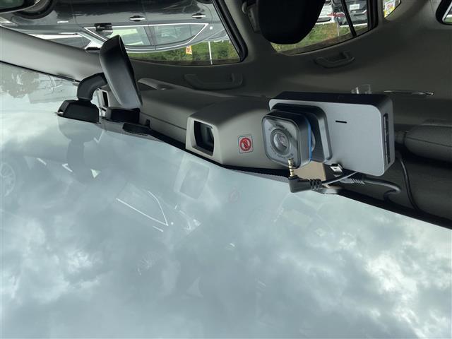 インプレッサスポーツ 2.0iアイサイト 純正ナビ レーダークルーズコントロール 衝突軽減ブレーキー レーンキープアシスト 横滑り防止装置 バックカメラ パドルシフト アイドリングストップ ハロゲンヘッドライト 純正フロアマット ETC(9枚目)