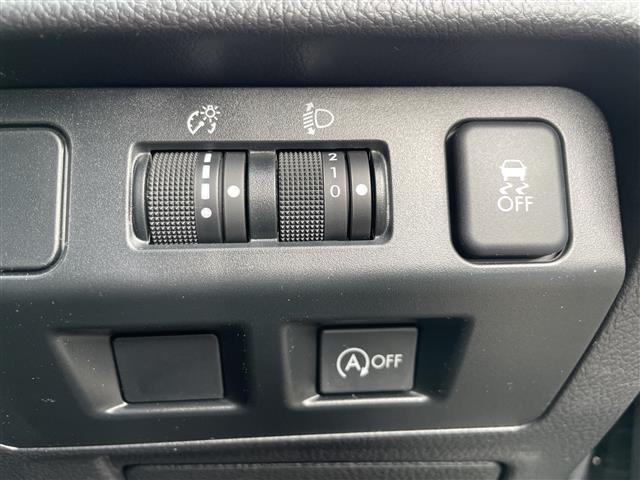 インプレッサスポーツ 2.0iアイサイト 純正ナビ レーダークルーズコントロール 衝突軽減ブレーキー レーンキープアシスト 横滑り防止装置 バックカメラ パドルシフト アイドリングストップ ハロゲンヘッドライト 純正フロアマット ETC(29枚目)