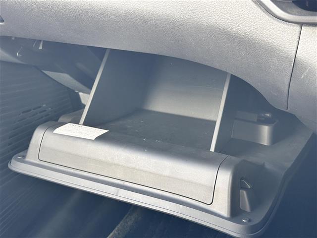 ノート X 純正ナビ エマージェンシーブレーキー ハイビームアシスト レーンアシスト 横滑り防止装置 BSM スマートルームミラー 置くだけ充電 SOSコール オートホールド コーナーセンサー ドラレコ ETC(33枚目)