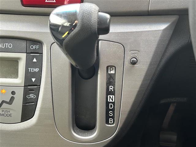 ムーヴ カスタム Xリミテッド 純正ナビ アイドリングストップ バックカメラ ベンチシート フルフラット 純正フロアマット 純正アルミホイール キセノンヘッドライト フォグランプ 横滑り防止装置 スマートキー プッシュスタート(12枚目)