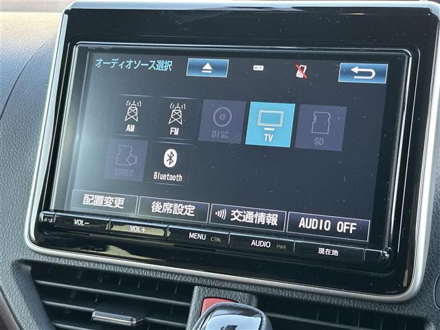 エスクァイア Ｇｉ　プレミアムパッケージ　純正ナビ　バックカメラ　クルーズコントロール　プリクラッシュセーフティー　レーンキープアシスト　オートマチックハイビーム　ハーフレザーシート　シートヒーター　アイスト　両側パワースライドドア　ＥＴＣ（5枚目）
