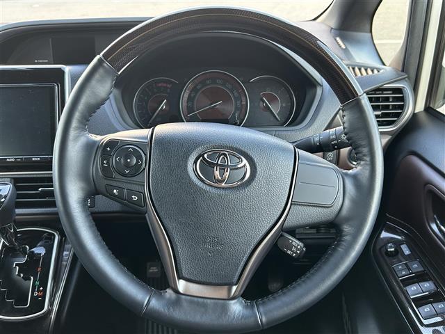 エスクァイア Ｇｉ　プレミアムパッケージ　純正ナビ　バックカメラ　クルーズコントロール　プリクラッシュセーフティー　レーンキープアシスト　オートマチックハイビーム　ハーフレザーシート　シートヒーター　アイスト　両側パワースライドドア　ＥＴＣ（9枚目）