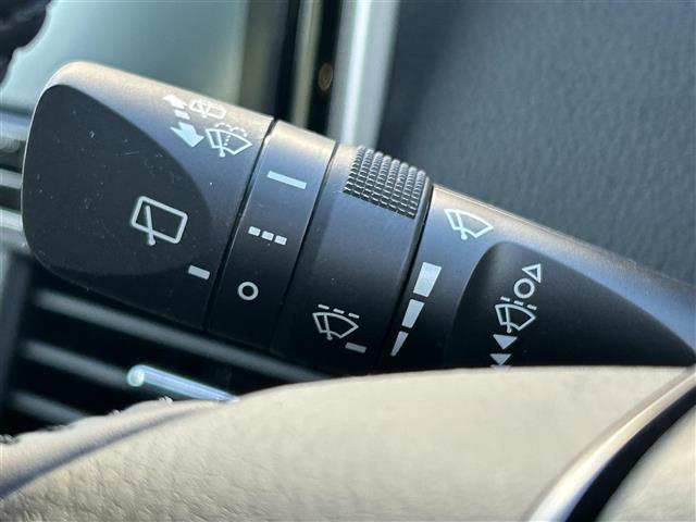 エスクァイア Ｇｉ　プレミアムパッケージ　純正ナビ　バックカメラ　クルーズコントロール　プリクラッシュセーフティー　レーンキープアシスト　オートマチックハイビーム　ハーフレザーシート　シートヒーター　アイスト　両側パワースライドドア　ＥＴＣ（12枚目）