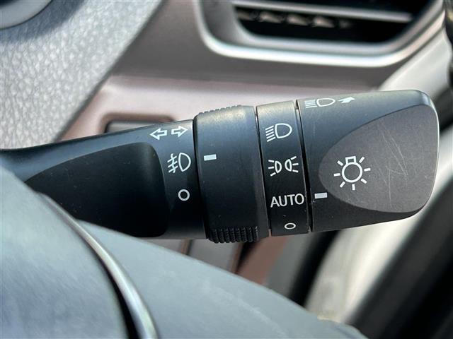 エスクァイア Ｇｉ　プレミアムパッケージ　純正ナビ　バックカメラ　クルーズコントロール　プリクラッシュセーフティー　レーンキープアシスト　オートマチックハイビーム　ハーフレザーシート　シートヒーター　アイスト　両側パワースライドドア　ＥＴＣ（13枚目）