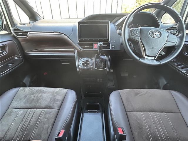 エスクァイア Ｇｉ　プレミアムパッケージ　純正ナビ　バックカメラ　クルーズコントロール　プリクラッシュセーフティー　レーンキープアシスト　オートマチックハイビーム　ハーフレザーシート　シートヒーター　アイスト　両側パワースライドドア　ＥＴＣ（42枚目）