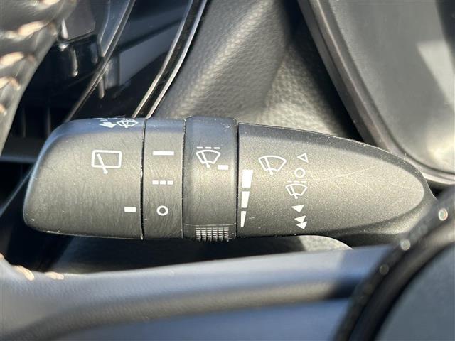 カローラツーリング ハイブリッド　ダブルバイビー　純正ナビ　バックカメラ　アダプティクブクルーズコントロール　レーンアシスト　クリアランスソナー　横滑り防止装置　シートヒーター　ＢＳＭ　ＨＵＤ　オートホールド　ステアリングヒータ　ドラレコ　ＥＴＣ（11枚目）