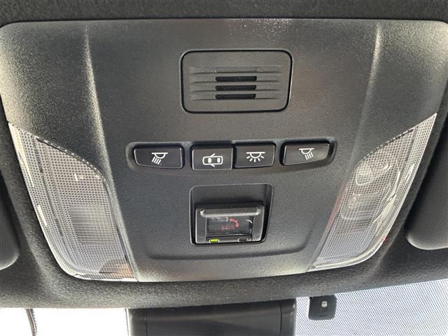 カローラツーリング ハイブリッド　ダブルバイビー　純正ナビ　バックカメラ　アダプティクブクルーズコントロール　レーンアシスト　クリアランスソナー　横滑り防止装置　シートヒーター　ＢＳＭ　ＨＵＤ　オートホールド　ステアリングヒータ　ドラレコ　ＥＴＣ（17枚目）