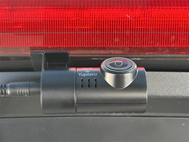 カローラツーリング ハイブリッド　ダブルバイビー　純正ナビ　バックカメラ　アダプティクブクルーズコントロール　レーンアシスト　クリアランスソナー　横滑り防止装置　シートヒーター　ＢＳＭ　ＨＵＤ　オートホールド　ステアリングヒータ　ドラレコ　ＥＴＣ（18枚目）