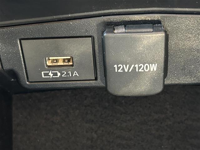 カローラツーリング ハイブリッド　ダブルバイビー　純正ナビ　バックカメラ　アダプティクブクルーズコントロール　レーンアシスト　クリアランスソナー　横滑り防止装置　シートヒーター　ＢＳＭ　ＨＵＤ　オートホールド　ステアリングヒータ　ドラレコ　ＥＴＣ（21枚目）