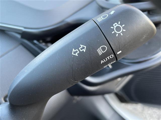 プリウス Ｚ　純正ナビ　全方位カメラ　ＡＣＣ　レーンアシスト　クリアランスソナー　プリクラ　ブレーキーホールド　１００Ｖ充電　エアシートヒーター　パワーシートメモリー機能付き　ＢＳＭ　パワーバックドア　ＥＴＣ２．０（12枚目）