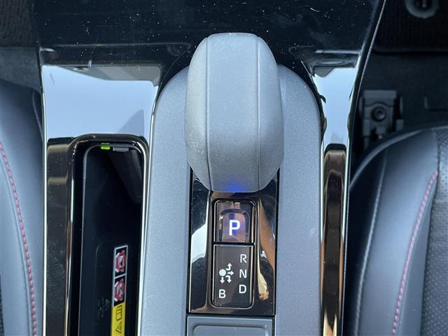 プリウス Ｚ　純正ナビ　全方位カメラ　ＡＣＣ　レーンアシスト　クリアランスソナー　プリクラ　ブレーキーホールド　１００Ｖ充電　エアシートヒーター　パワーシートメモリー機能付き　ＢＳＭ　パワーバックドア　ＥＴＣ２．０（14枚目）