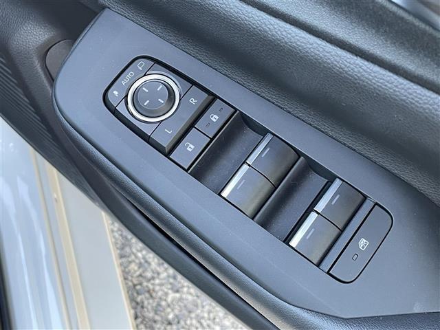 プリウス Ｚ　純正ナビ　全方位カメラ　ＡＣＣ　レーンアシスト　クリアランスソナー　プリクラ　ブレーキーホールド　１００Ｖ充電　エアシートヒーター　パワーシートメモリー機能付き　ＢＳＭ　パワーバックドア　ＥＴＣ２．０（25枚目）