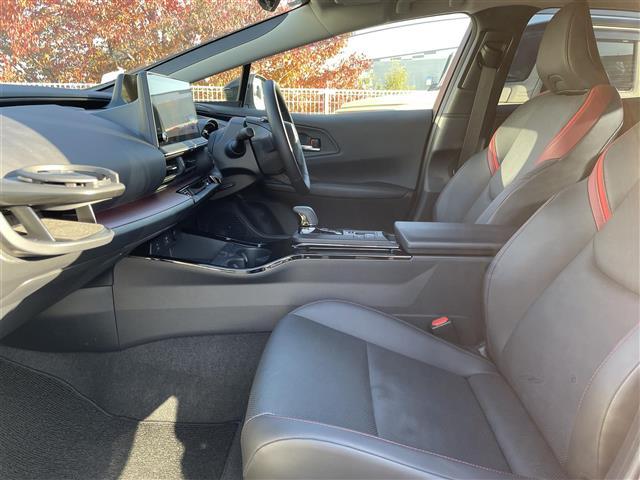 プリウス Ｚ　純正ナビ　全方位カメラ　ＡＣＣ　レーンアシスト　クリアランスソナー　プリクラ　ブレーキーホールド　１００Ｖ充電　エアシートヒーター　パワーシートメモリー機能付き　ＢＳＭ　パワーバックドア　ＥＴＣ２．０（27枚目）