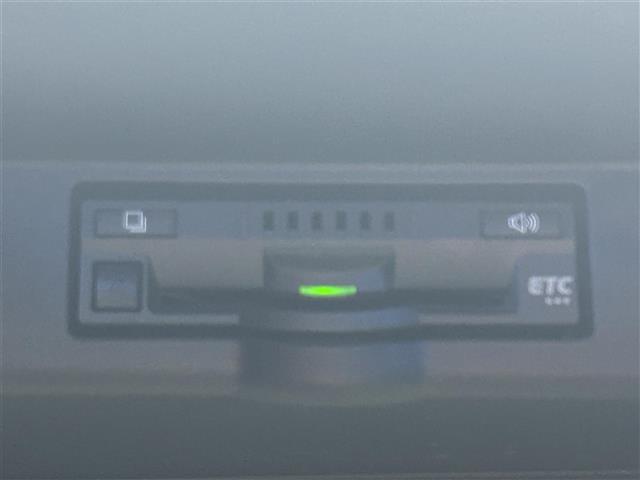 ハリアー プレミアム スタイルノアール 純正9インチナビ トヨタセーフティセンス バックカメラ 前後ドライブレコーダー パワーシート パワーバックドア ETC LEDヘッド・フォグ 純正18インチAW 純正フロアマット コーナーセンサー(18枚目)