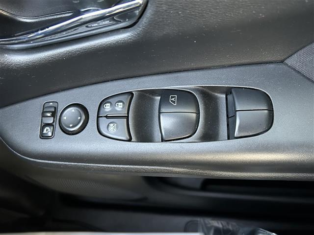 セレナ ハイウェイスター 純正8インチナビ バックカメラ 前後ドライブレコーダー 10,6インチフリップダウンモニター TVキャンセラー 片側パワースライドドア コーナーセンサー 純正16インチAW LEDヘッド・フォグ(26枚目)