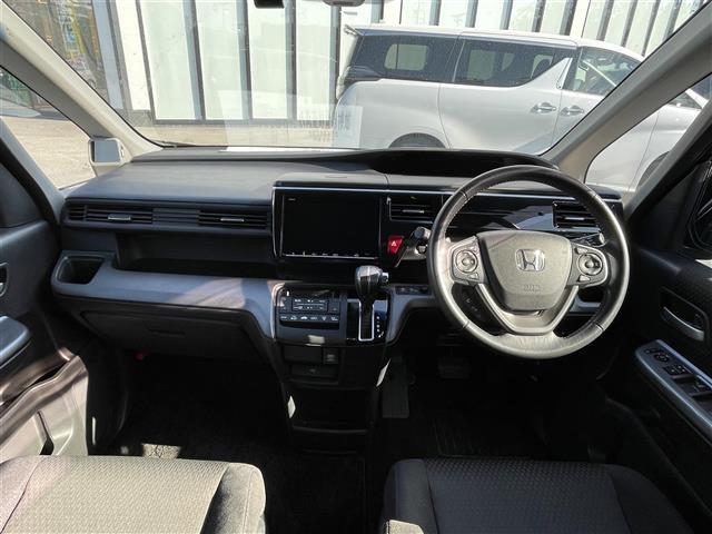 ステップワゴンスパーダ スパーダ　ホンダセンシング　ホンダセンシング　純正９インチナビ　両側パワースライドドア　バックカメラ　前ドライブレコーダー　ＥＴＣ　純正フロアマット　コーナーセンサー　ＬＥＤヘッド・フォグ　スペアキー　追従型クルーズコントロール（2枚目）