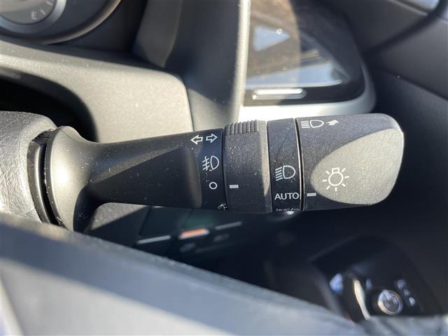 ヴェルファイア ２．５　ゴールデンアイズＩＩＩ　純正９インチディスプレイオーディオナビ　バックカメラ　両側パワースライドドア　ツインムーンルーフ　デジタルインナーミラー　ＢＳＭ　パワーバックドア　３眼ＬＥＤヘッド　シーケンシャルターンランプ　ＥＴＣ（11枚目）