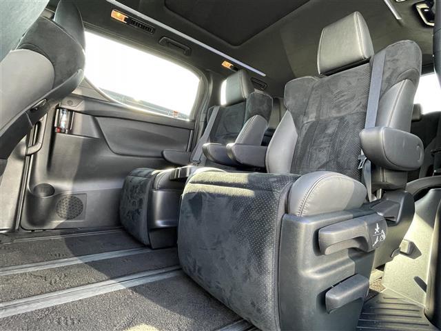 ヴェルファイア ２．５　ゴールデンアイズＩＩＩ　純正９インチディスプレイオーディオナビ　バックカメラ　両側パワースライドドア　ツインムーンルーフ　デジタルインナーミラー　ＢＳＭ　パワーバックドア　３眼ＬＥＤヘッド　シーケンシャルターンランプ　ＥＴＣ（35枚目）