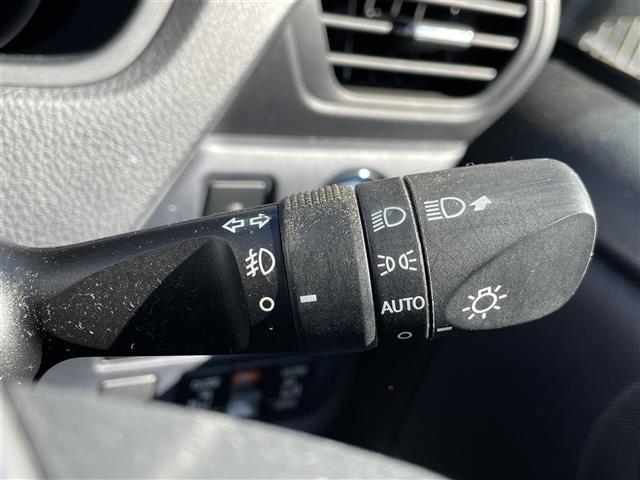 ノア Ｓｉ　純正ナビ　バックカメラ　プリクラッシュセーフティー　クリアランスソナー　レーンアシスト　ドライブレコーダー　両側パワスラ　オートマチックハイビーム　フリップダウンモニター　純正ＡＷ　ＥＴＣ２．０（11枚目）