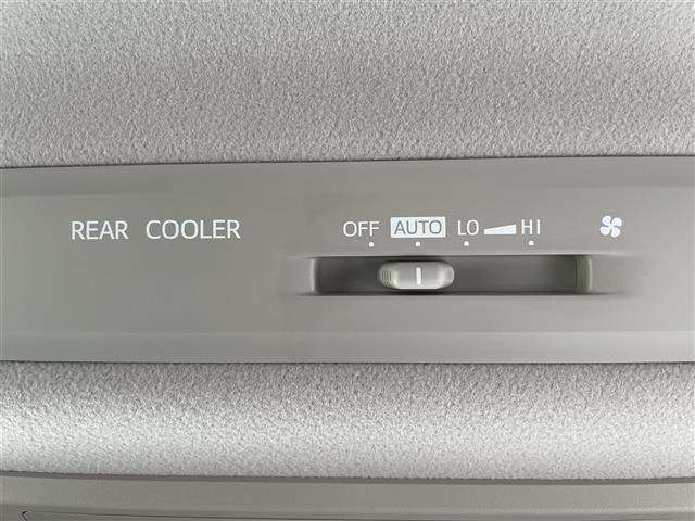 ノア Ｓｉ　純正ナビ　バックカメラ　プリクラッシュセーフティー　クリアランスソナー　レーンアシスト　ドライブレコーダー　両側パワスラ　オートマチックハイビーム　フリップダウンモニター　純正ＡＷ　ＥＴＣ２．０（19枚目）