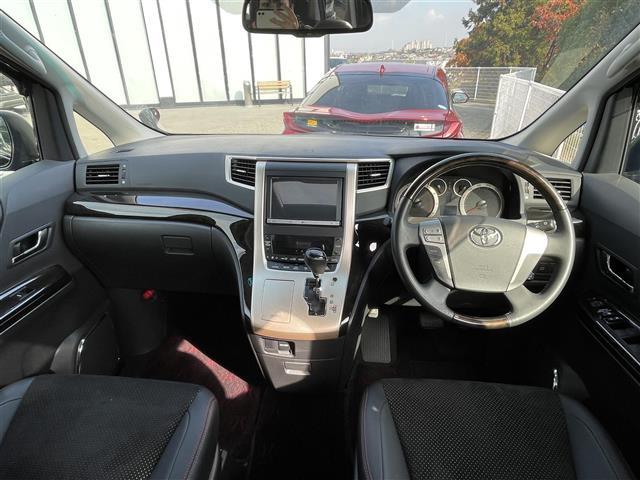 ヴェルファイア ２．４Ｚ　ゴールデンアイズＩＩ　純正ナビ　クルーズコントロール　クリアランスソナー　バックカメラ　両側パワースライドドア　サンルーフ　オットマン　ステアリングスイッチ　自動防眩ルームミラー　　ｎａｎｏｅ　１００Ｖ電源　ＥＴＣ（8枚目）