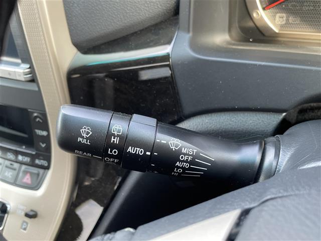 ヴェルファイア ２．４Ｚ　ゴールデンアイズＩＩ　純正ナビ　クルーズコントロール　クリアランスソナー　バックカメラ　両側パワースライドドア　サンルーフ　オットマン　ステアリングスイッチ　自動防眩ルームミラー　　ｎａｎｏｅ　１００Ｖ電源　ＥＴＣ（12枚目）