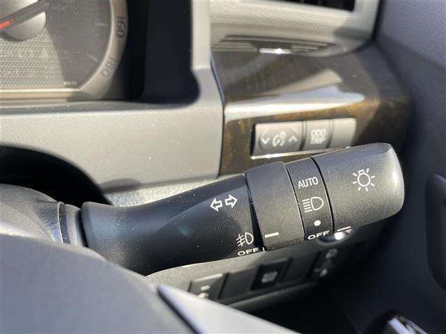 ヴェルファイア ２．４Ｚ　ゴールデンアイズＩＩ　純正ナビ　クルーズコントロール　クリアランスソナー　バックカメラ　両側パワースライドドア　サンルーフ　オットマン　ステアリングスイッチ　自動防眩ルームミラー　　ｎａｎｏｅ　１００Ｖ電源　ＥＴＣ（13枚目）