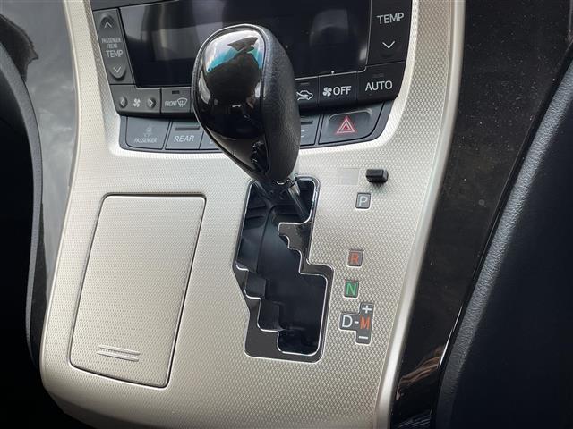 ヴェルファイア ２．４Ｚ　ゴールデンアイズＩＩ　純正ナビ　クルーズコントロール　クリアランスソナー　バックカメラ　両側パワースライドドア　サンルーフ　オットマン　ステアリングスイッチ　自動防眩ルームミラー　　ｎａｎｏｅ　１００Ｖ電源　ＥＴＣ（15枚目）