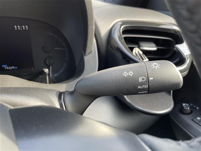 ヤリスクロス ハイブリッドZ 純正ディスプレイオーディオナビ バックカメラ 前ドライブレコーダー ETC パワーシート シートヒーター 社外フロアマット クリアランスソナー ステアリングヒーター HDMIポート LEDヘッド(12枚目)