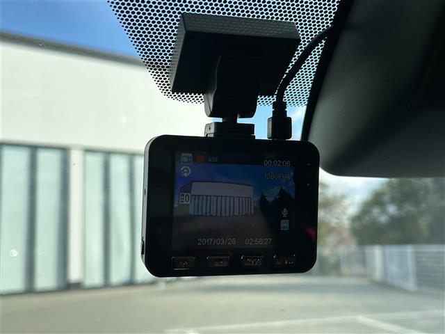 ＲＡＶ４ アドベンチャー　社外９インチナビ　４ＷＤ　バックカメラ　ＥＴＣ　前ドライブレコーダー　パワーシート　パワーバックドア　純正フロアマット　社外１６インチＡＷ　フロント・サイド・リアエアロパーツ　ＬＥＤヘッド・フォグ（24枚目）